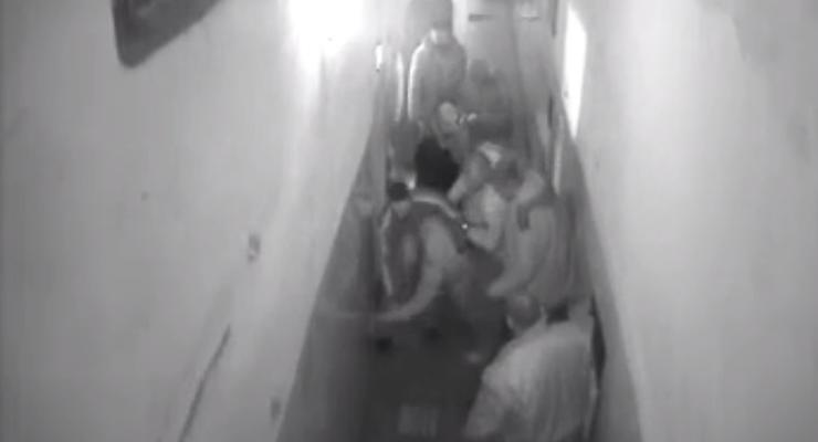 Появилось видео нападения торнадовцев в Лукьяновском СИЗО