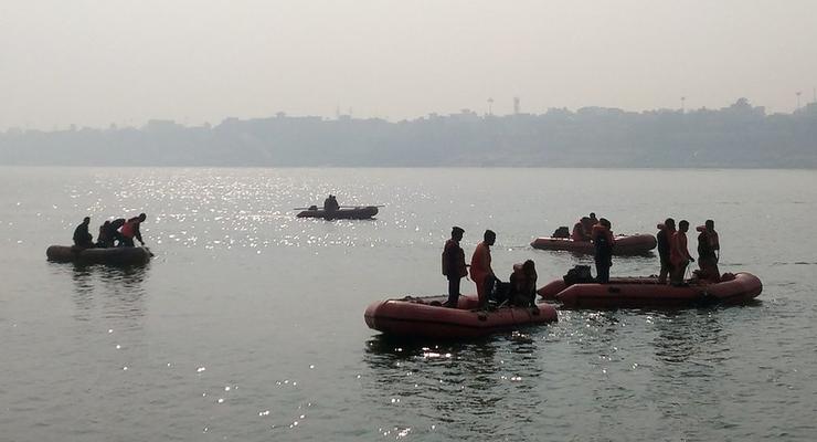 В Индии на реке Ганг перевернулась лодка - погибли 26 человек