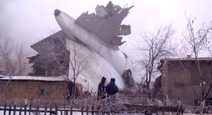 Авиакатастрофа в Киргизии: фоторепортаж с места крушения самолета