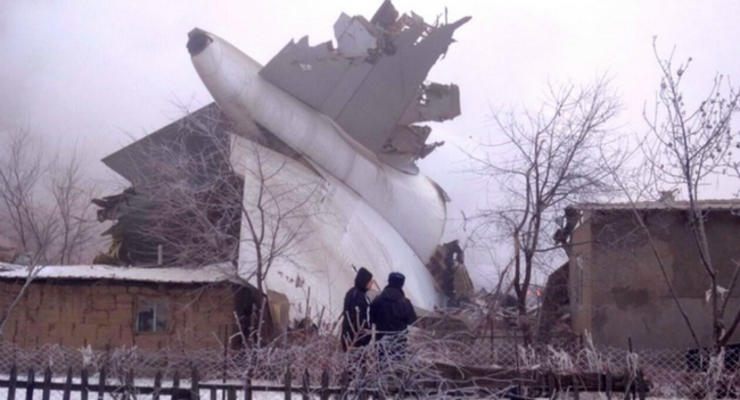 В Киргизстане обвинили пилота в крушении самолета под Бишкеком