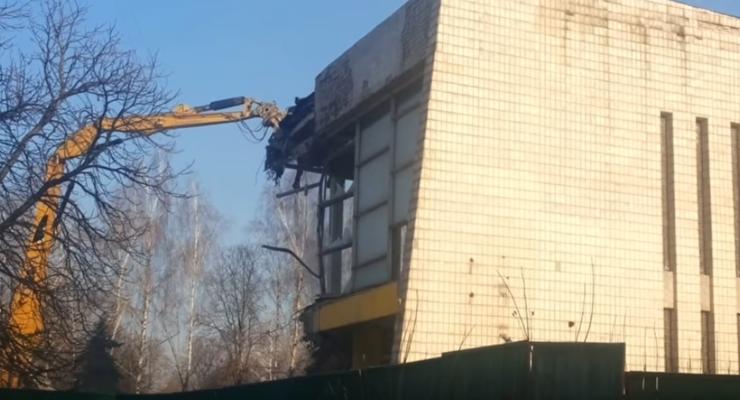 В Киеве снесли кинотеатр Нивки