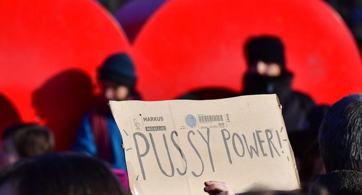 В Европе тысячи женщин протестуют против Трампа: фото