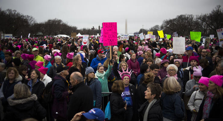Марш женщин в Вашингтоне: десятки тысяч человек идут к Трампу