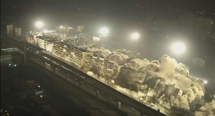 В Китае за десять секунд снесли 19 зданий