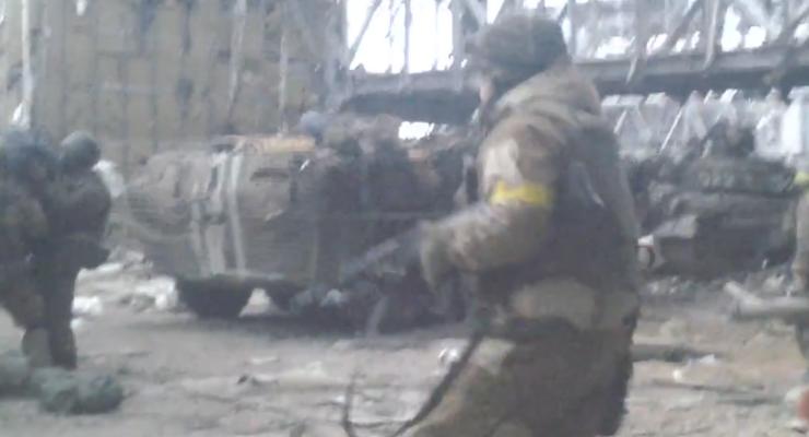 Опубликовано неизвестное архивное видео из Донецкого аэропорта в разгар боев