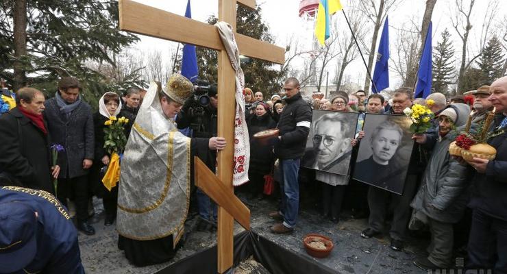 В Киеве перезахоронили писателя Александра Олеся и его жену Веру Кандыбу