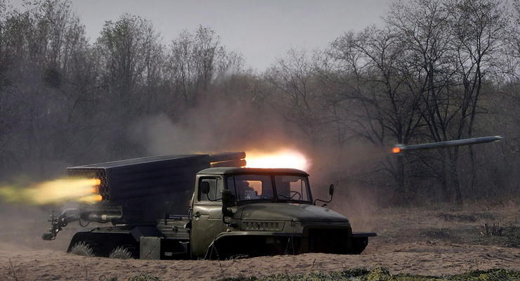 Боевики обстреляли Авдеевку Градами: видео из жилых районов Донецка