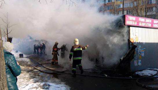 В Киеве произошел пожар в киосках возле станции метро