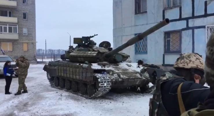 В жилой зоне Авдеевки заметили танки - журналист