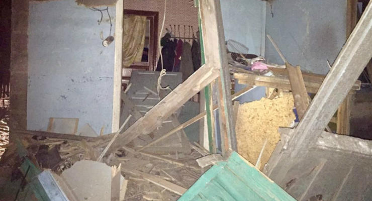 Боевики вечером обстреляли Авдеевку, повреждены 4 дома: фото