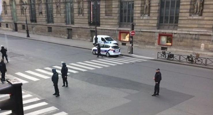 В Париже эвакуировали Лувр из-за нападающего с мачете