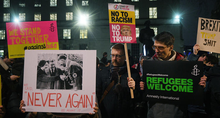 Британцы протестуют против "расистского" указа Трампа
