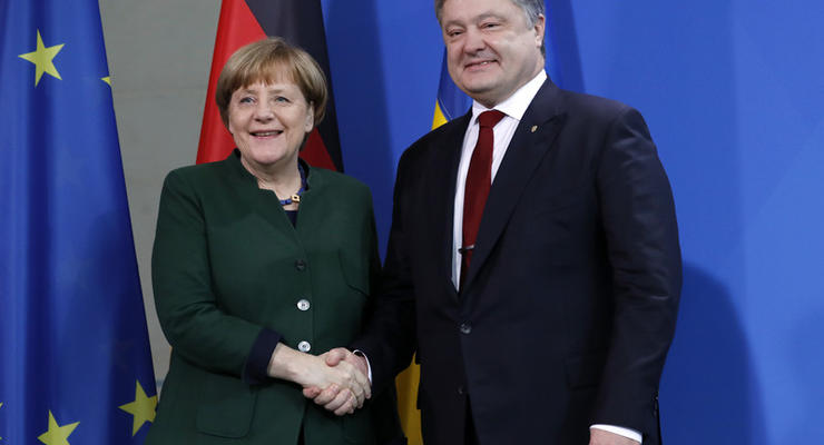 СМИ: Меркель обещала Порошенко не позволить сделки за спиной Киева