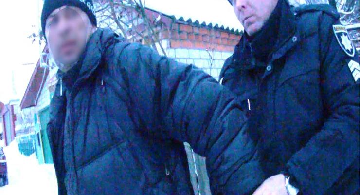 В Житомире вор спрятался от полиции в диване