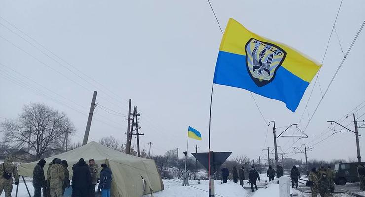 К блокаде Донбасса присоединились бойцы ВСУ - Семенченко
