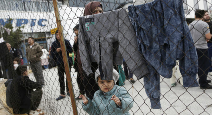 ЕС хочет наказывать страны санкциями за отказ принимать беженцев