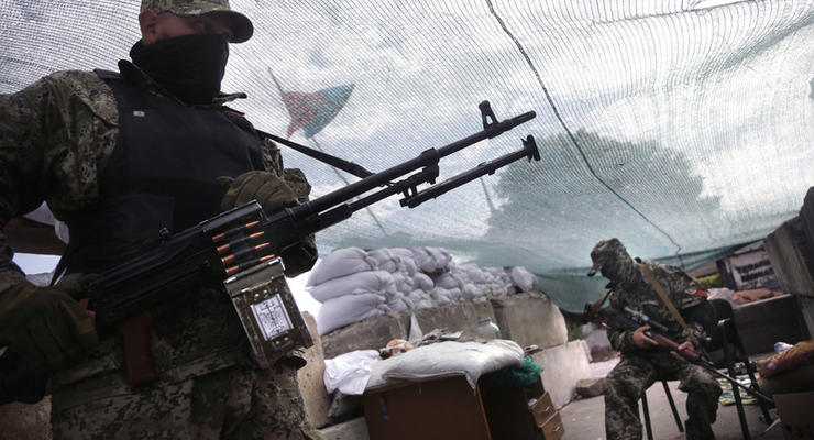 На границе с оккупированным Крымом на военных напало НВФ