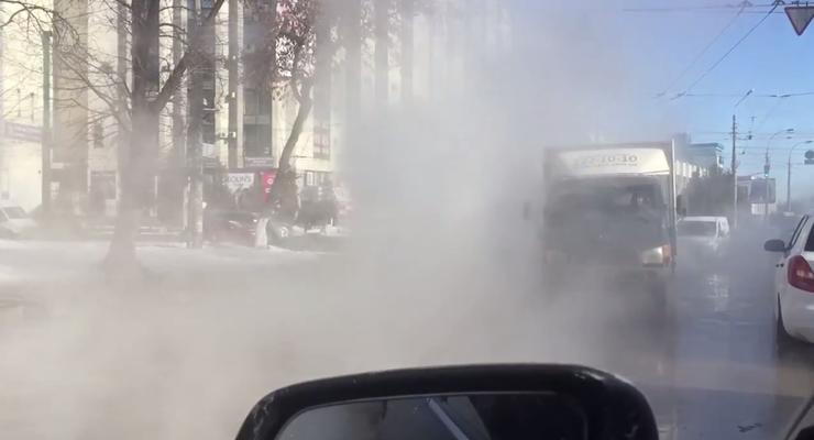 В Киеве одну из улиц залило кипятком