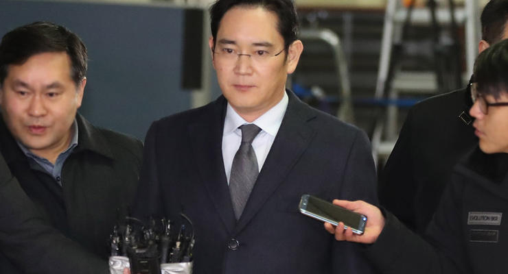 Суд Южной Кореи выдал ордер на арест главы компании Samsung