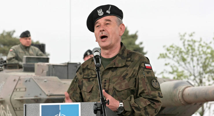 Армию Польши в знак протеста покинули 26 генералов и 260 офицеров
