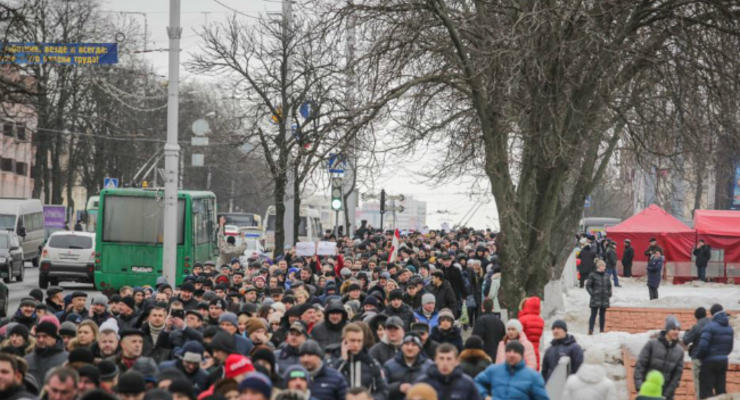 В Беларуси продолжаются протесты против "декрета Лукашенко"