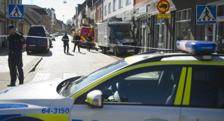 В Стокгольме мигранты жгли шины и  бросались на полицию