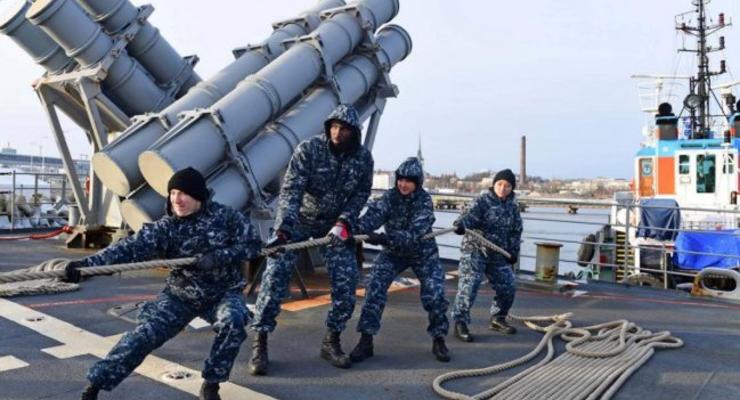 В Эстонию прибыл ракетный крейсер ВМФ США