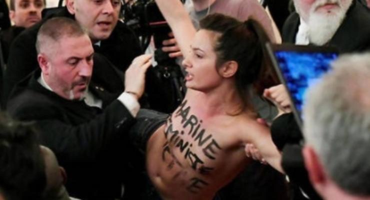 Активистка FEMEN пыталась сорвать выступление Ле Пен