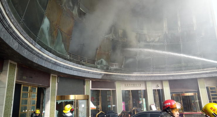 Десять человек погибли в результате пожара в гостинице в Китае