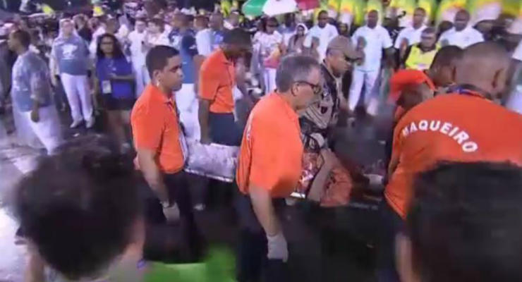 На карнавале в Рио повозка не вписалась в самбодром: 20 раненых