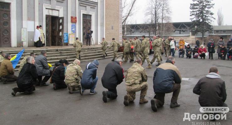 В Славянске прощаются с погибшим на Донбассе 20-летним бойцом