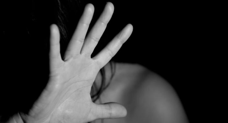 В ЕС раскритиковали декриминализацию домашнего насилия в РФ