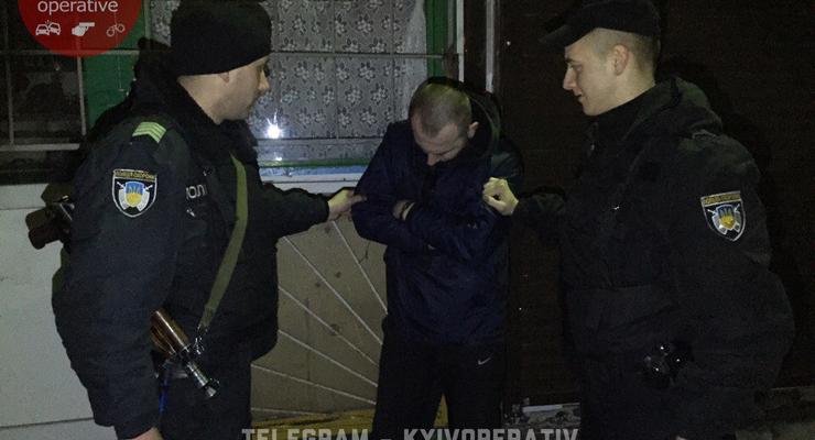 В Киеве грабитель пытался обчистить МАФ возле станции метро