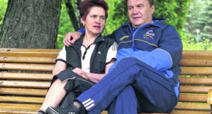 У Януковича опровергли развод с женой Людмилой