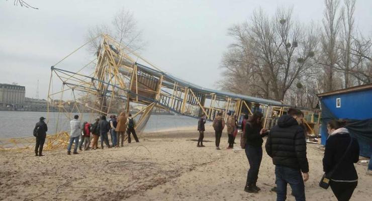 В Киеве разрушили канатный аттракцион на Трухановом острове