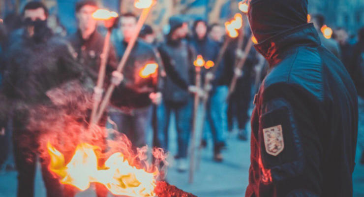 Во Львове прошло факельное шествие в память о Шухевиче