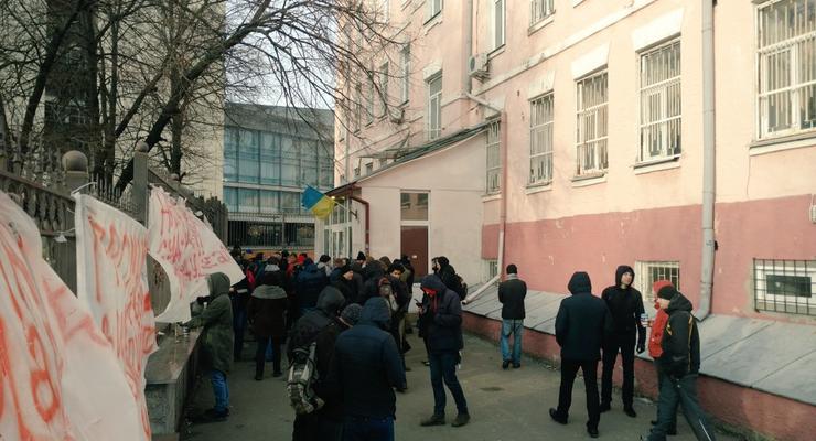 Под судом в Киеве, где лежит Насиров, собираются активисты