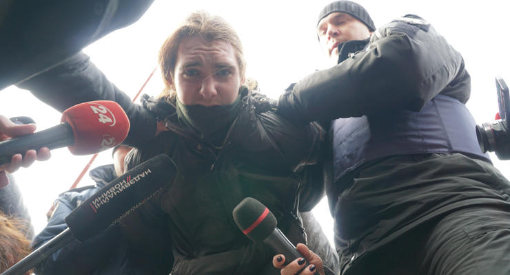 Марш феминисток в Киеве: полиция задержала хулиганов