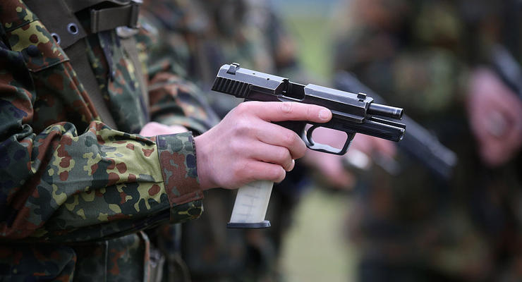 Не можем позволить роскошь: донецкая полиция запретила личное огнестрельное оружие