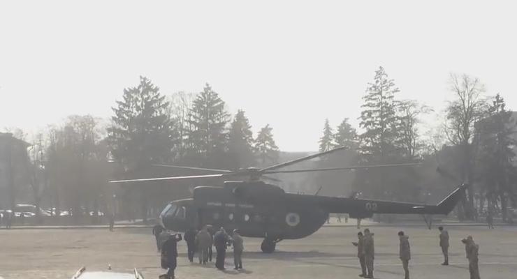 В центре Чернигова генерала после мероприятия забрал вертолет