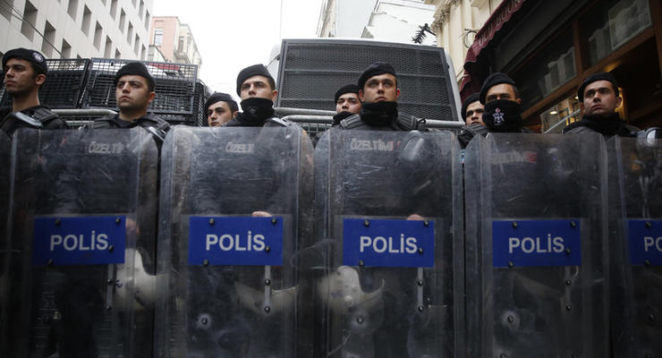 В Турции оцеплены здания посольства и консульства Нидерландов