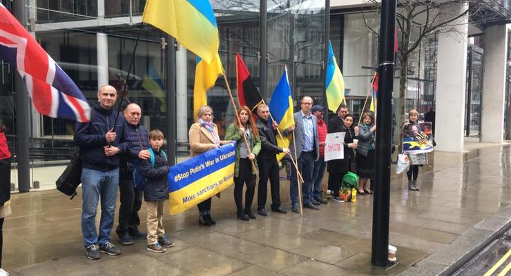 В Лондоне пикетировали резиденцию Рината Ахметова