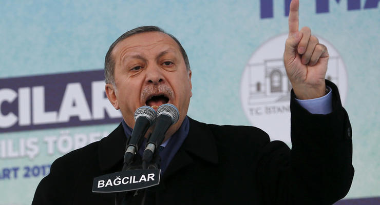 Эрдоган обвинил Нидерланды в причастности к резне в Сребренице