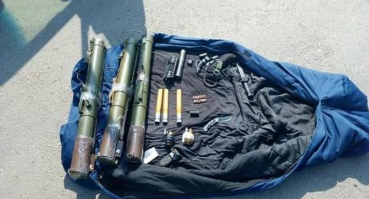 В Запорожье в машине "волонтеров" обнаружили арсенал оружия из зоны АТО