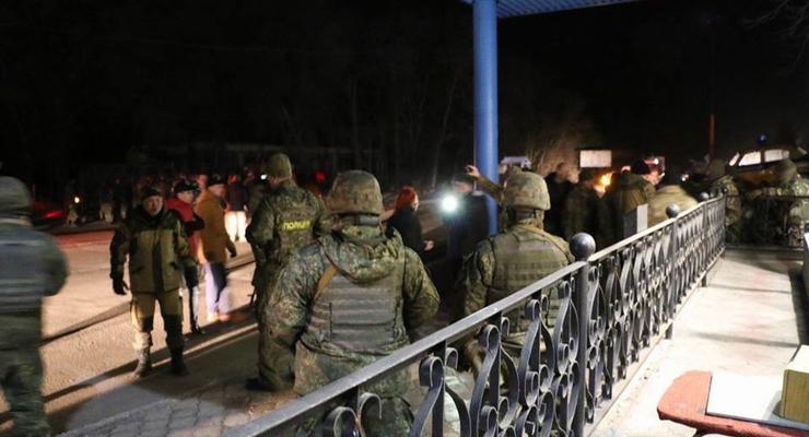 Угрожали вырезать семьи полицейских: Аброськин рассказал подробности стычек под Славянском