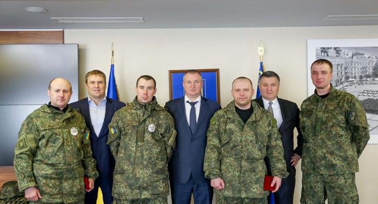 Аваков наградил полицейских за отпор участникам блокады