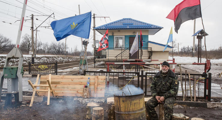 Франция просит Украину снять блокаду Донбасса
