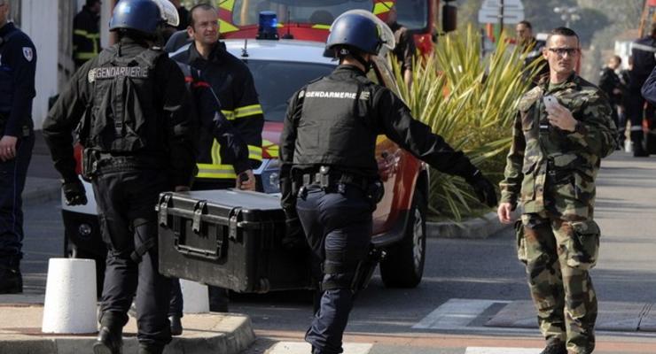В Париже ищут бомбу в прокуратуре с делами против Ле Пен и Фийона
