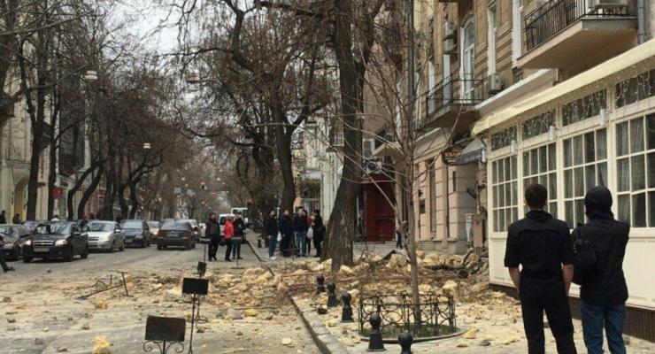 В центре Одессы обрушился фасад 100-летнего здания