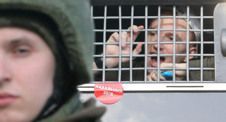 Канада осуждает массовые задержания протестующих в России